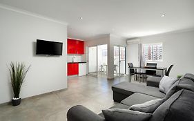 Praia Da Rocha Bliss W/ Balcony - 5Min Walk To The Beach - By Lovelystay